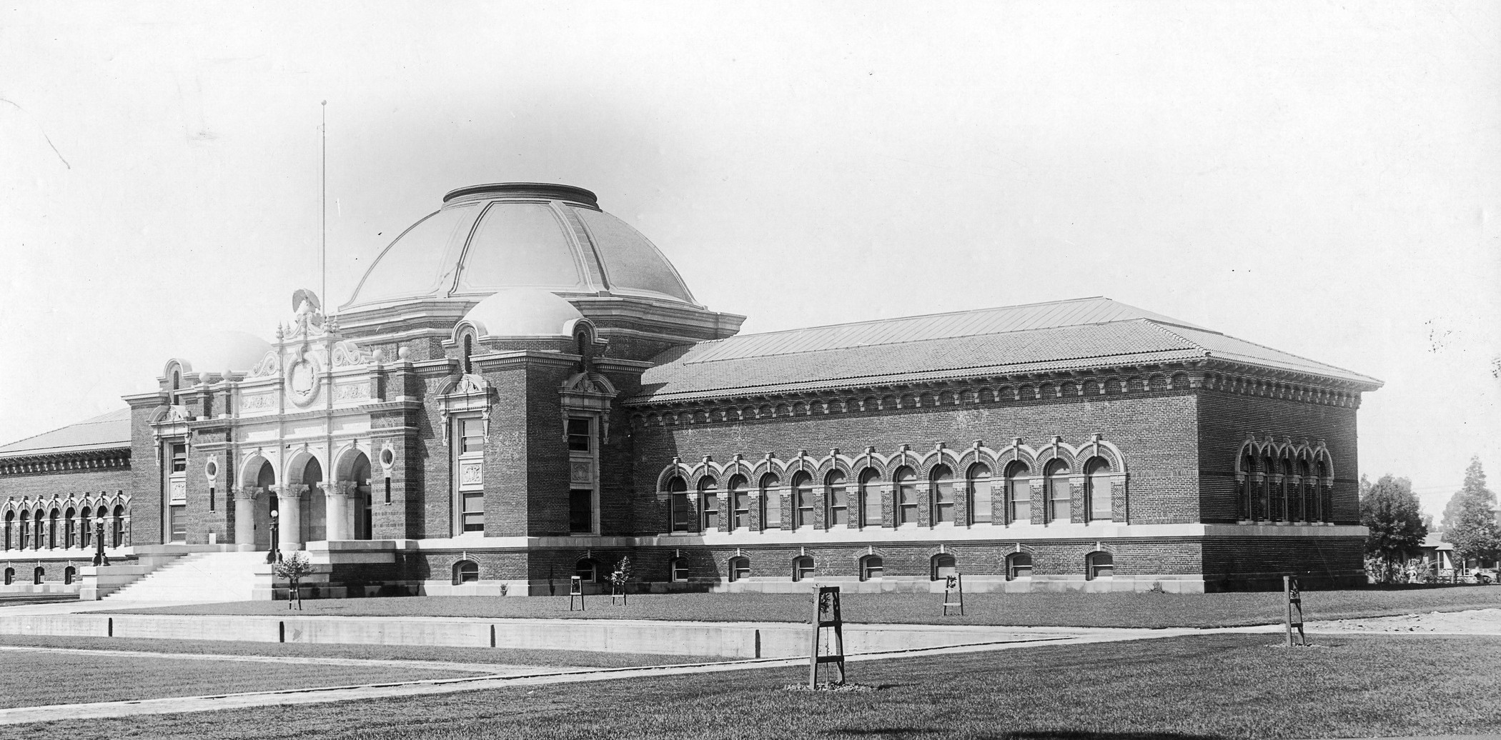 Exterior of the Los Angeles Museum of History, Science and Art, 1913, photo courtesy Natural History Museum of Los Angeles County