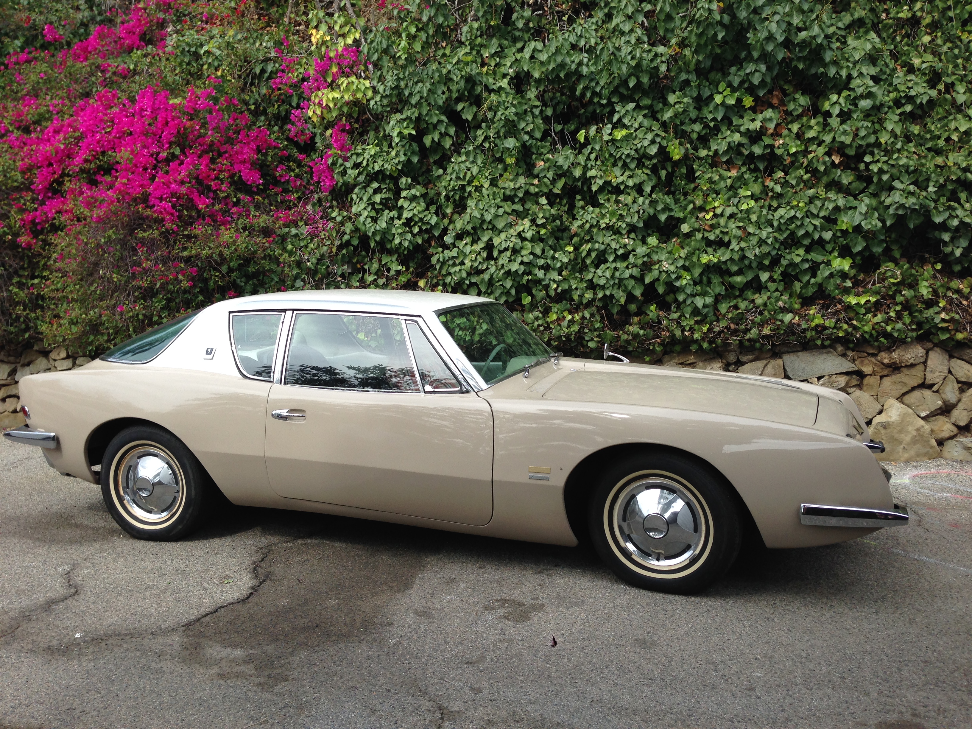 Raymond Loewy, Avanti, 1961, manufactured by Studebaker Corporation in 1963, gift of the 2014 Decorative Arts and Design Acquisition Committee (DA2)