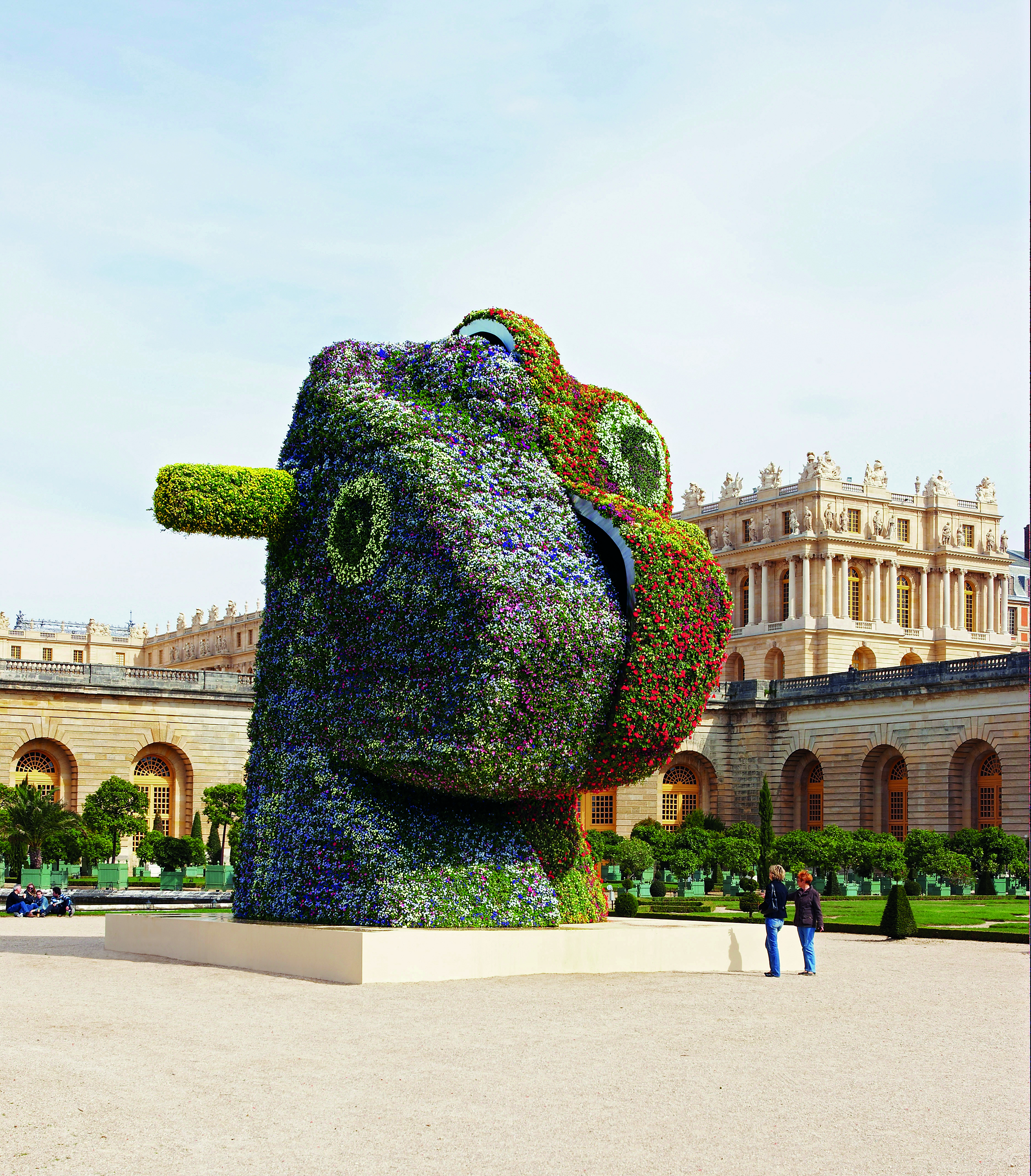 Jeff Koons, Split-Rocker, 2000, edition of 1 plus 1 AP, © Jeff Koons, Versailles installation photo by Laurent Lecat
