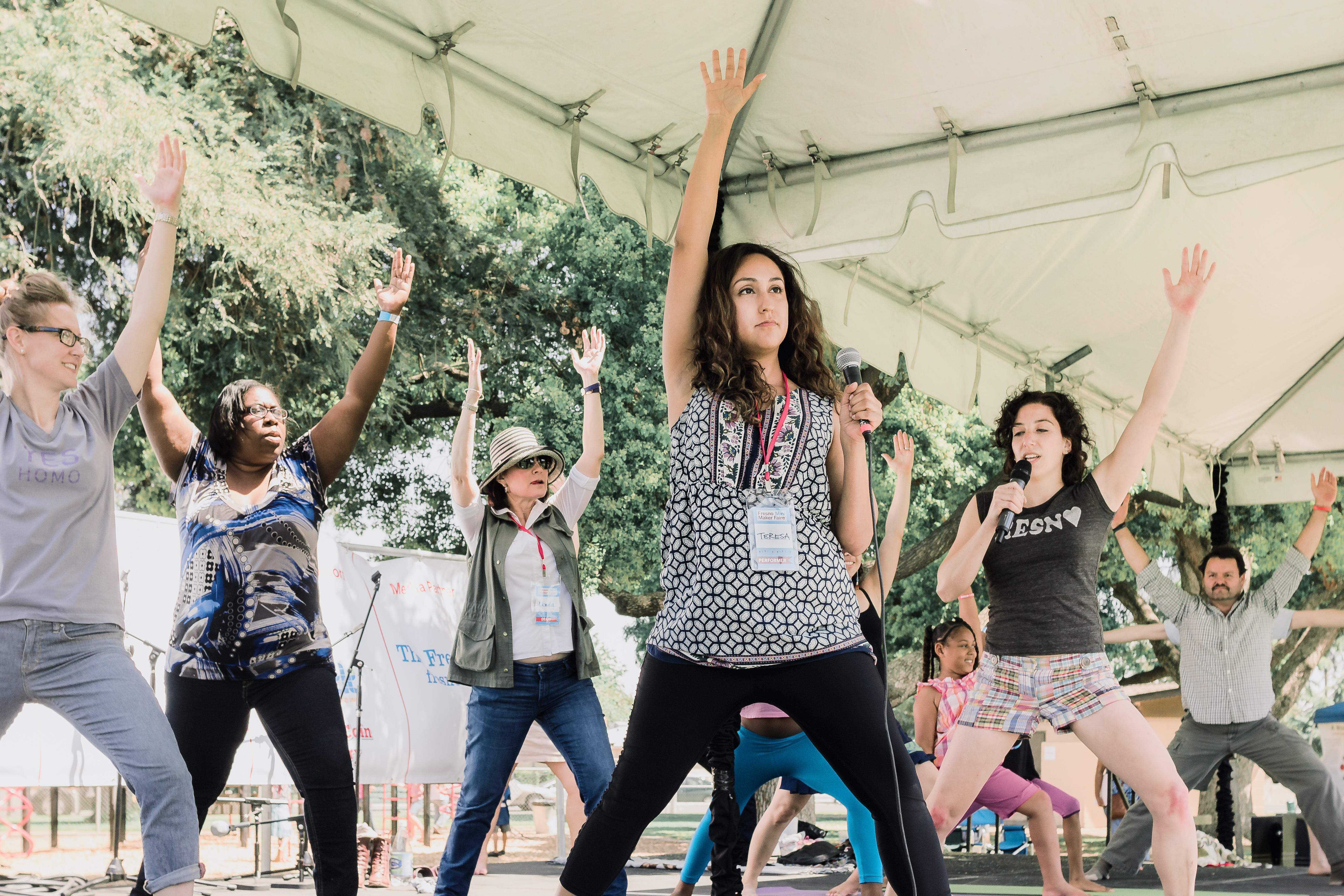 FresnYoga at Fresno Art Museum, Radio Park, Fresno CA, photo © Arthur Robinson 2014 