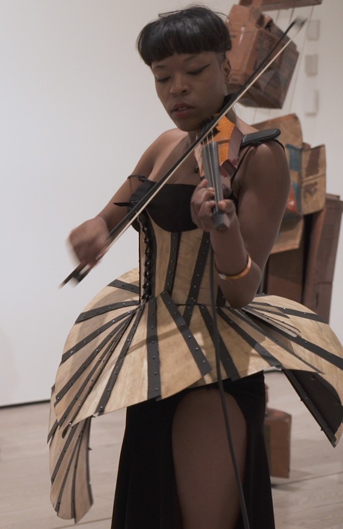 Performer during dublab’s Close Quarters event in Rauschenberg: The 1/4 Mile, May 11, 2019, art © Robert Rauschenberg Foundation, photo @ Museum Associates/LACMA