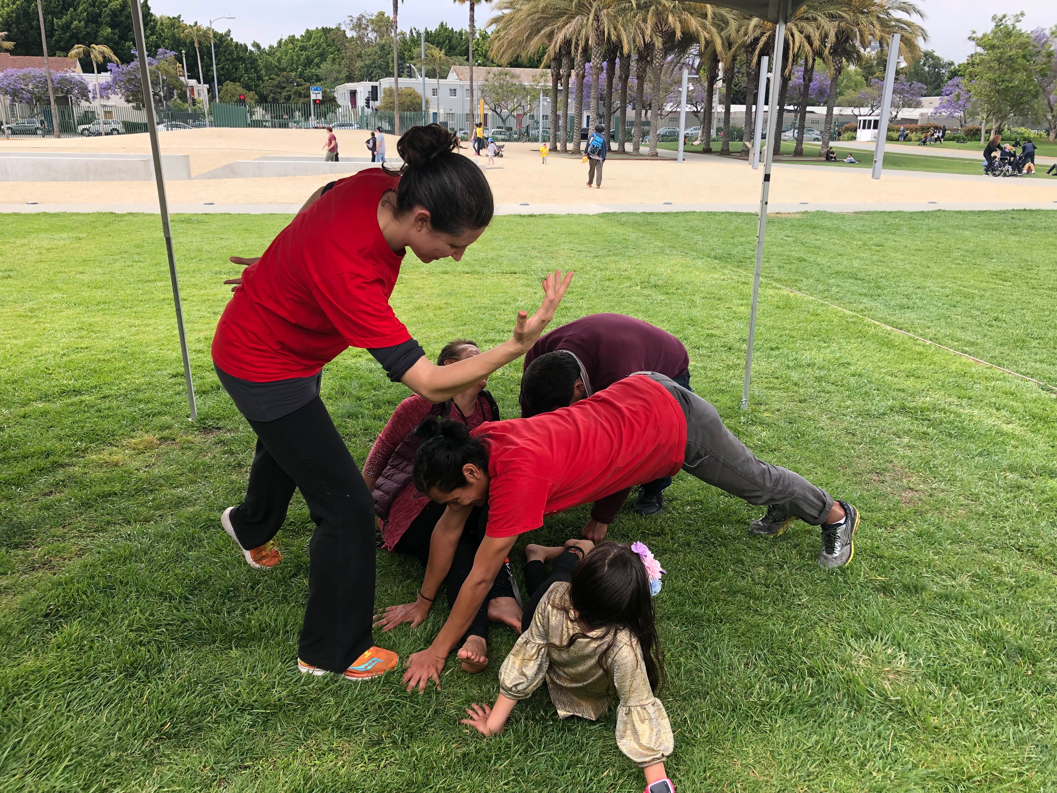 A family creates “a boulder” with LACMA educators Sarah Leddy and Fernando Garcia