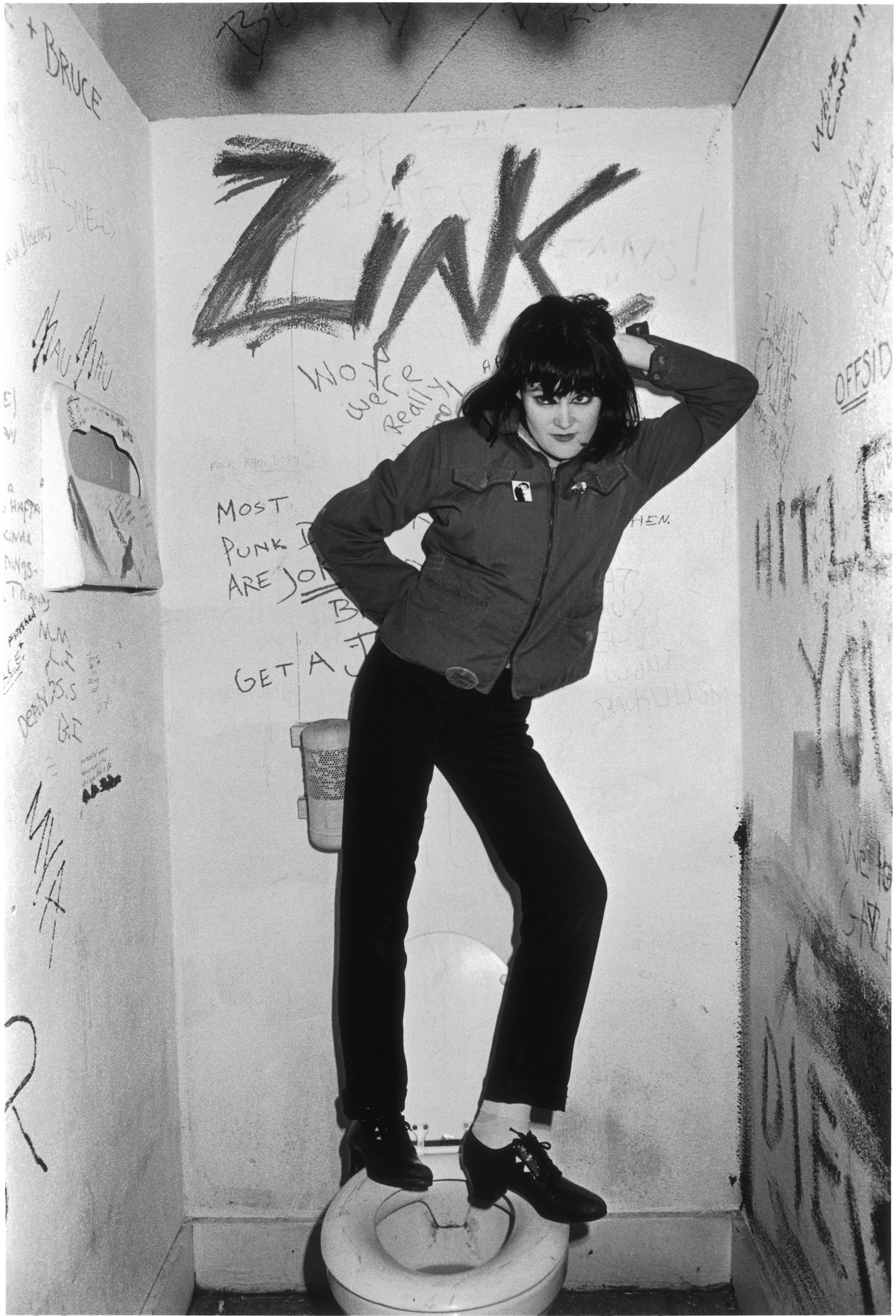 Ann Summa, Exene Cervenka Of X, In The Ladies' Room At The Masque, 1979, Los Angeles County Museum of Art, purchased with funds provided by Lynda and Robert Shapiro, © Ann Summa, photo courtesy of the artist