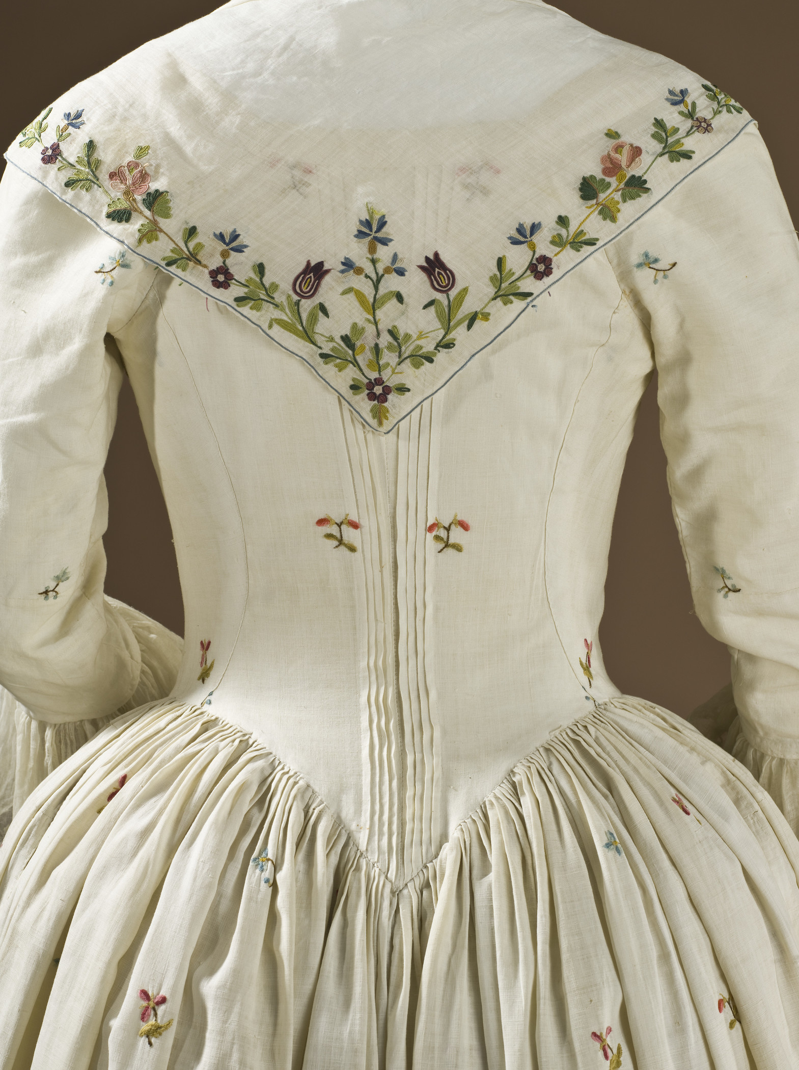 Woman's Dress (Robe à l'anglaise), England, 1780–90, Los Angeles County Museum of Art, Costume Council Fund, photo © Museum Associates/LACMA
