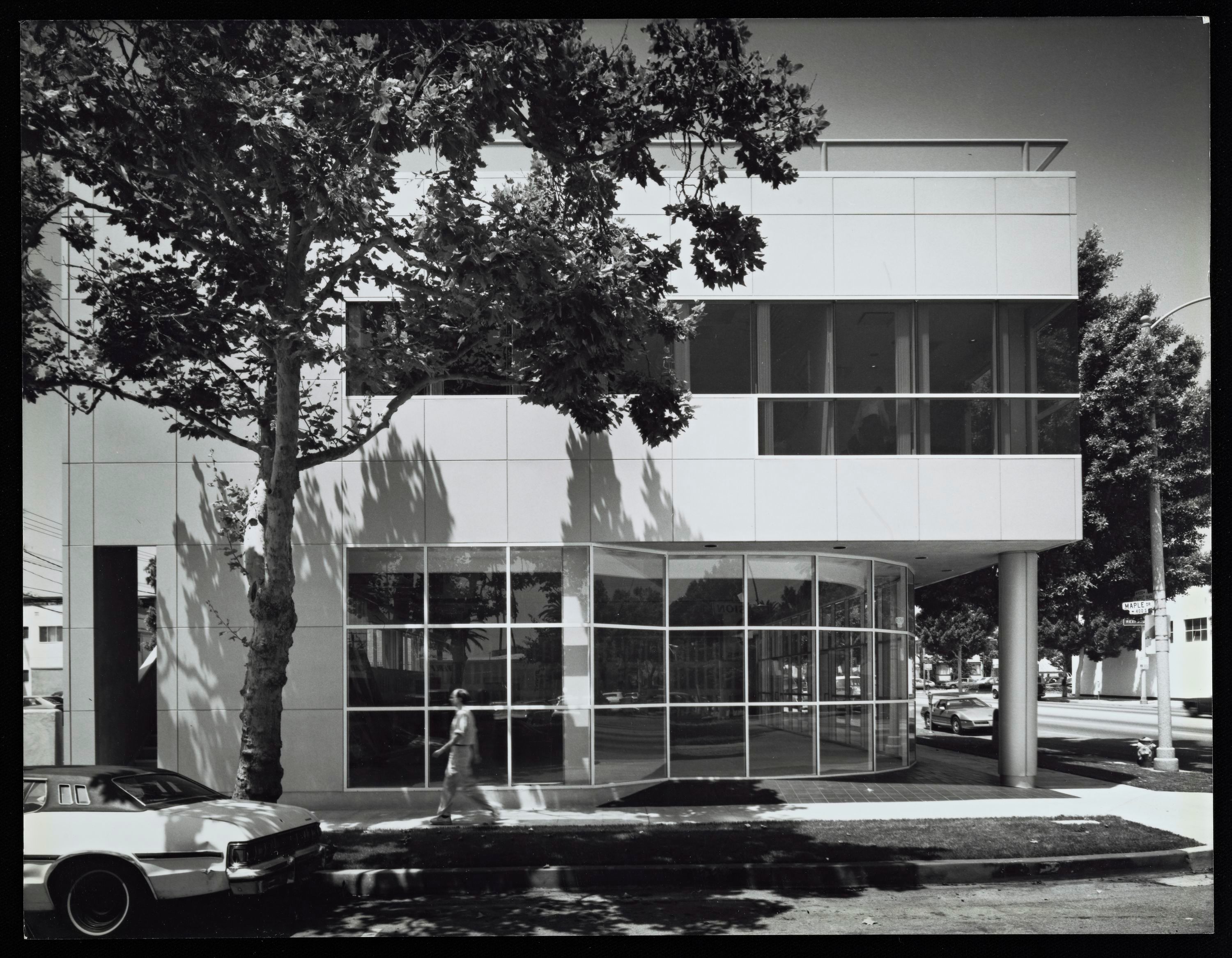 Bernard Zimmerman, Office Building (Beverly Hills, Calif.), 1983, photo by Julius Shulman, © J. Paul Getty Trust. Getty Research Institute, Los Angeles (2004.R.10)
