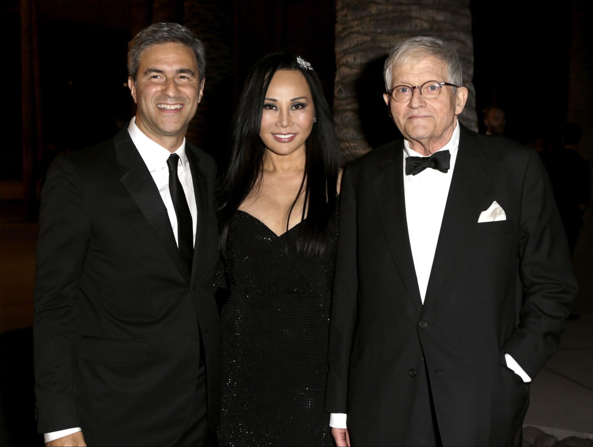 LACMA CEO and Wallis Annenberg Director Michael Govan, 2013 Art+Film Gala Co-Chair and LACMA trustee Eva Chow, and 2013 Art+Film Gala Honoree David Hockney at the 2013 Art+Film Gala, photo by Getty Images for LACMA