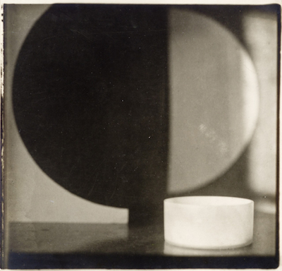 Jaroslav Rössler, Still Life with Small Bowl, 1923, The Marjorie and Leonard Vernon Collection, gift of the Annenberg Foundation and gift of Carol Vernon and Robert Turbin