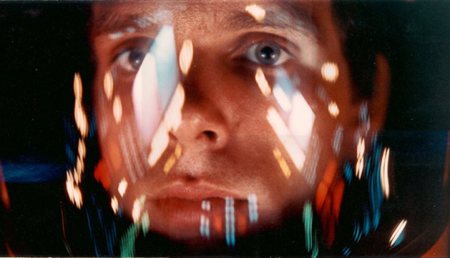 2001: A Space Odyssey, directed by Stanley Kubrick (1965-68; GB/United States). The astronaut Bowman (Keir Dullea) in the storage loft of the computer HAL. © Warner Bros. Entertainment Inc.  