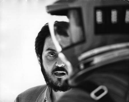 2001: A Space Odyssey, directed by Stanley Kubrick (1965-68; GB/United States). Stanley Kubrick on set during the filming. © Warner Bros. Entertainment Inc.  