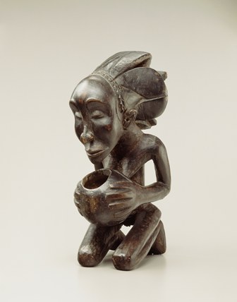 Bowl-Bearing Figure, Democratic Republic of the Congo, Luba-Henba Peoples, 19th Century, Wood (Ricinodendron rautanenii), Royal Museum for Central Africa, RG 14358 (Collected between 1981 and 1912, gift of A.H. Bure), Photo R. Asselberghs, RMCA Tervuren ©