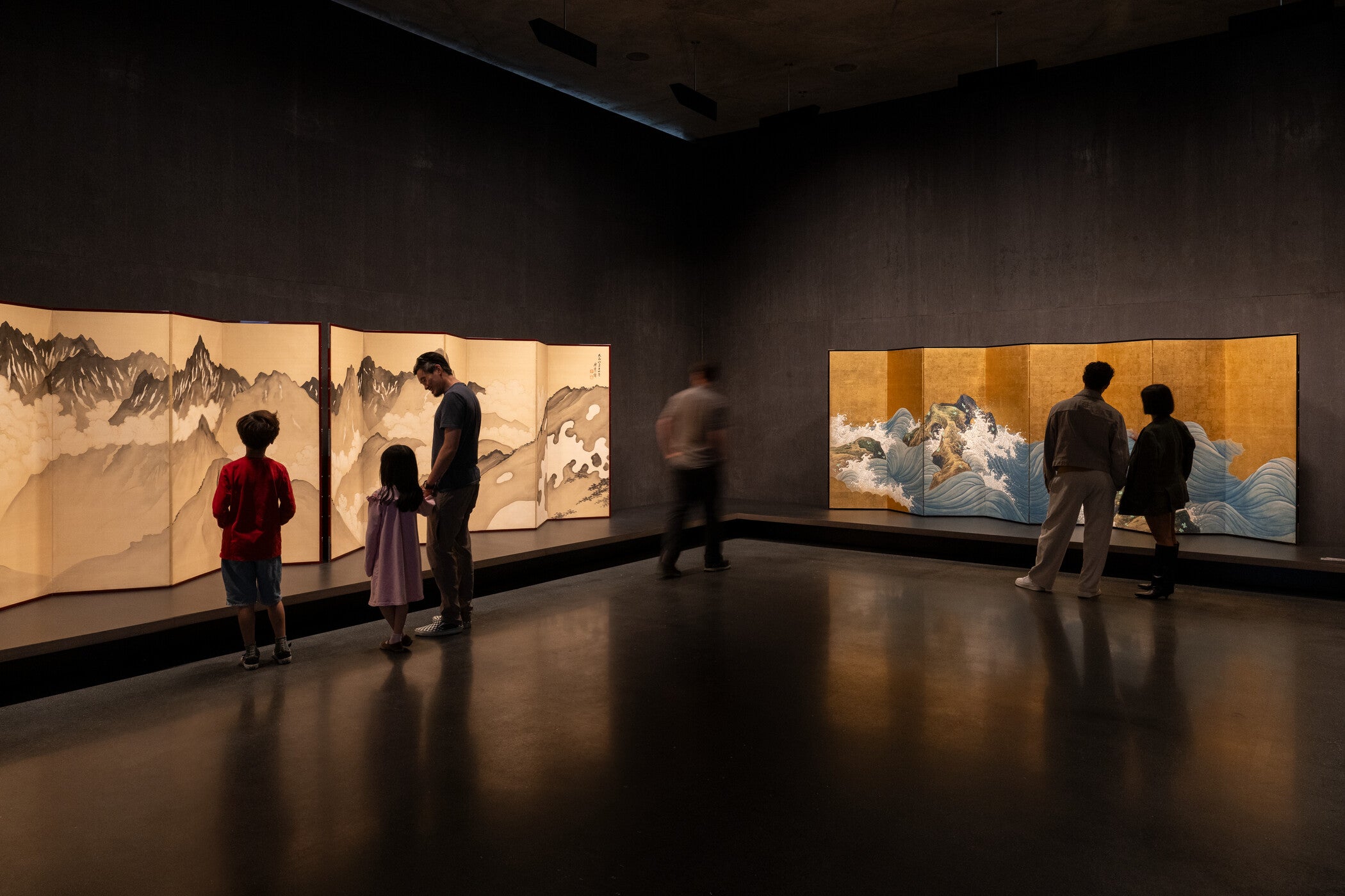 Visitors in Japan: Living Landscapes, Flowing Waters the David Geffen Galleries, 2026, Los Angeles County Museum of Art, photo © Museum Associates/LACMA, by Charlie Powers