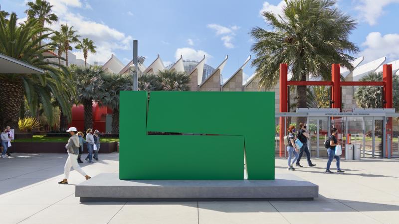 Carmen Herrera’s Estructura Verde Embodies the Minimalist Beauty of Bold Color and Clean Lines