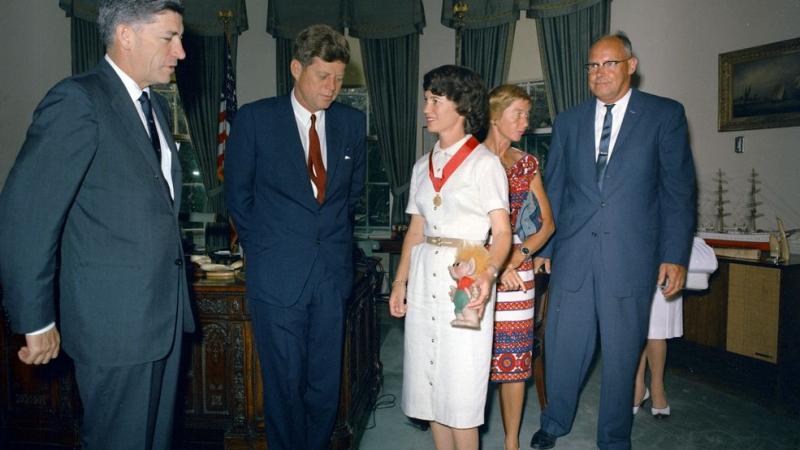 Presidential Encounters in Scandinavian Design and the United States