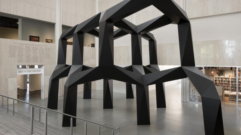 Deinstalling Tony Smith’s "Smoke"