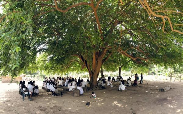 LACMA curators attend an Arhuaco community meeting at Katunzama, 2019